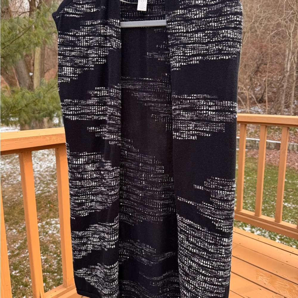 Chicos Woman’s Black and White Open Front Knit Vest Size 0 (4/6) Abstract Print - Picture 7 of 14